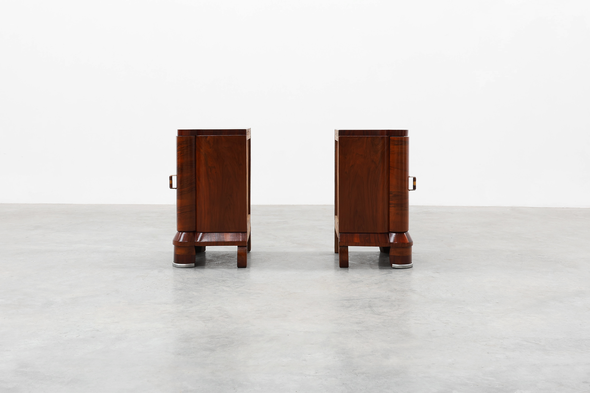 Pair of Art Deco Nightstands in Walnut, Italy 1920sthumbnail